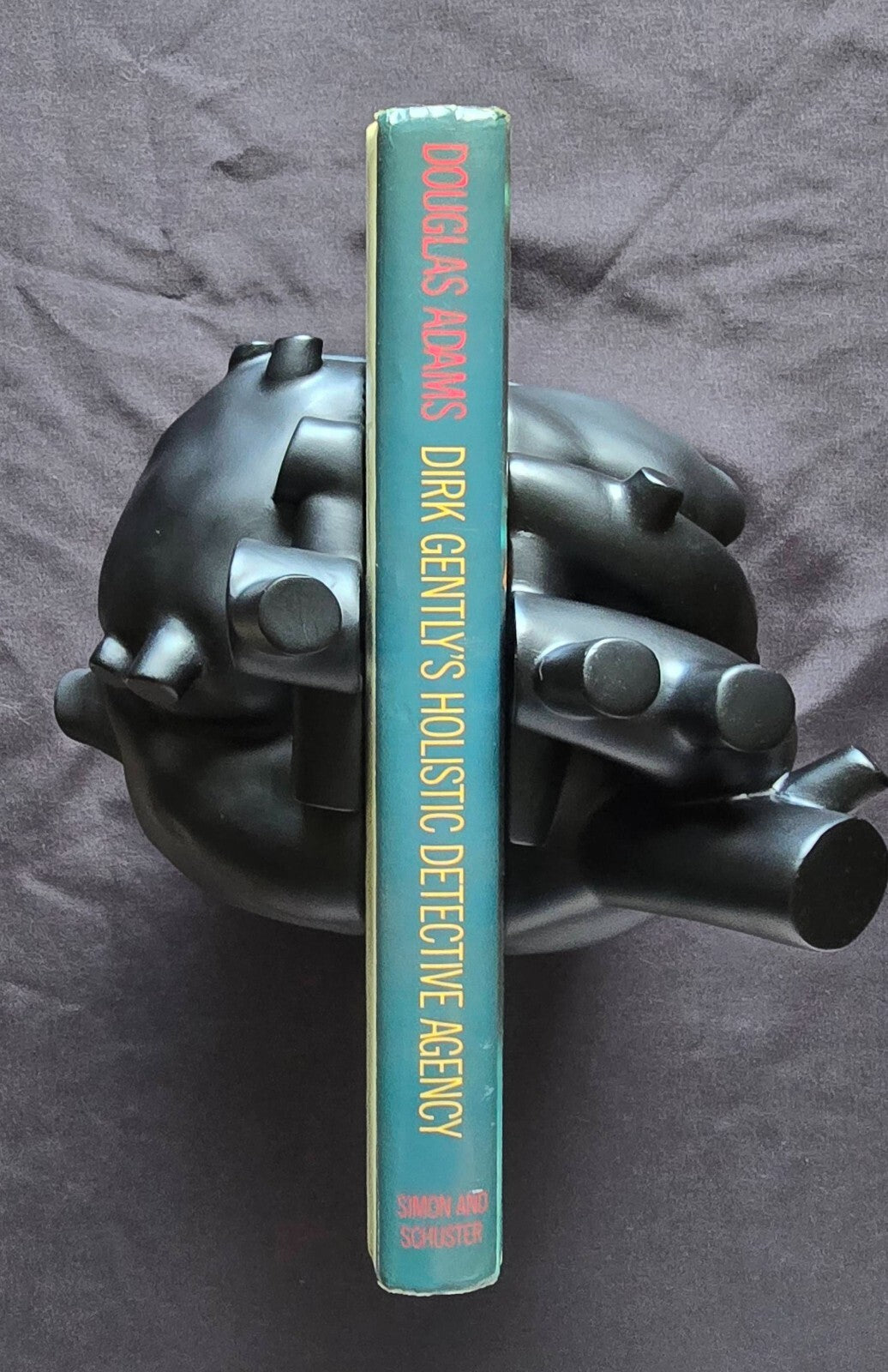 Dirk Gently's Holistic Detective Agency by Douglas Adams (1987 HC) JD