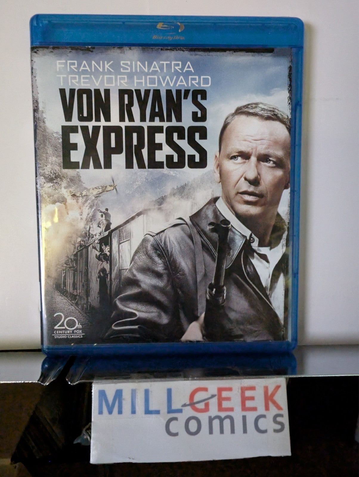 Von Ryan's Express, Frank Sinatra, RARE OOP (Blu-Ray) Like New -JD