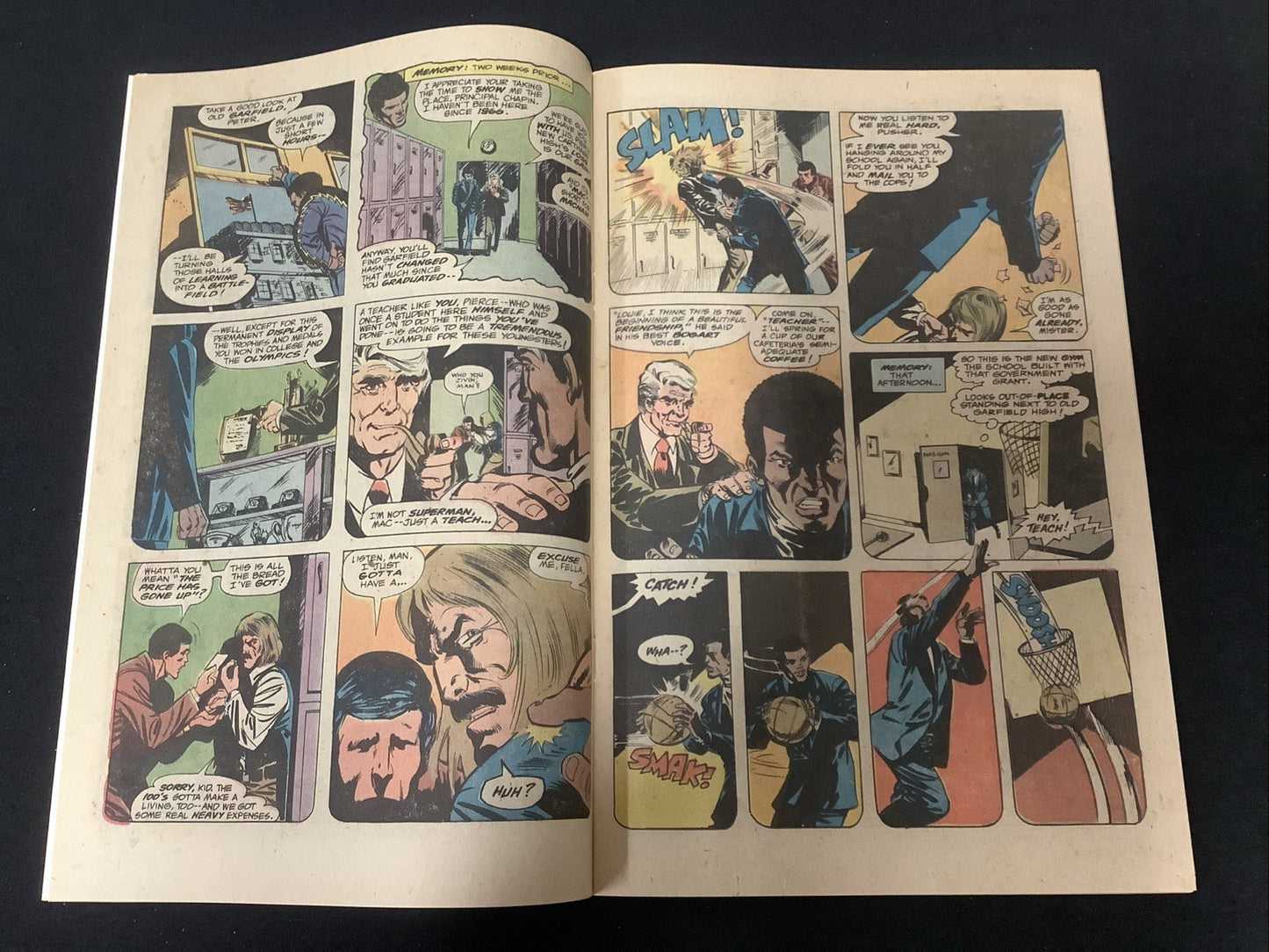 Black Lightning #1 (DC Comics April 1977) VF/NM (9.0) 1st App Black Lightning