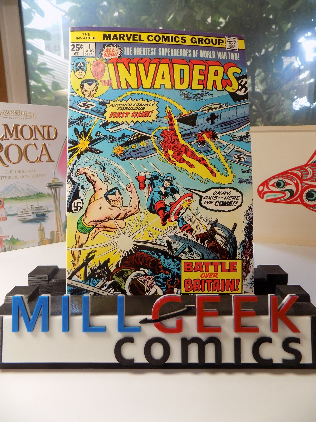 Invaders #1 Marvel Comic August 1975 Very Fine