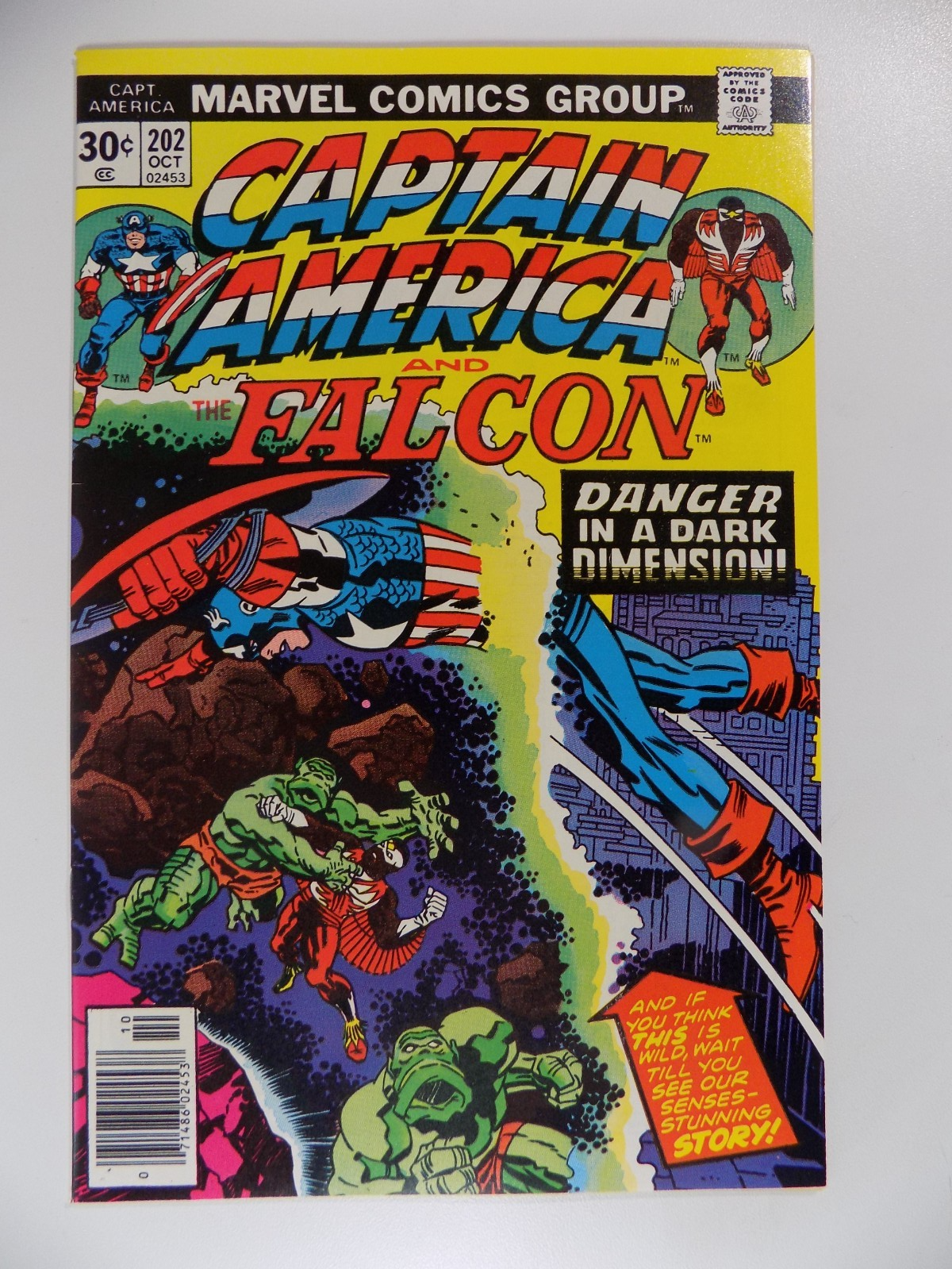 Captain America #202 Marvel Comic October 1976 Near Mint