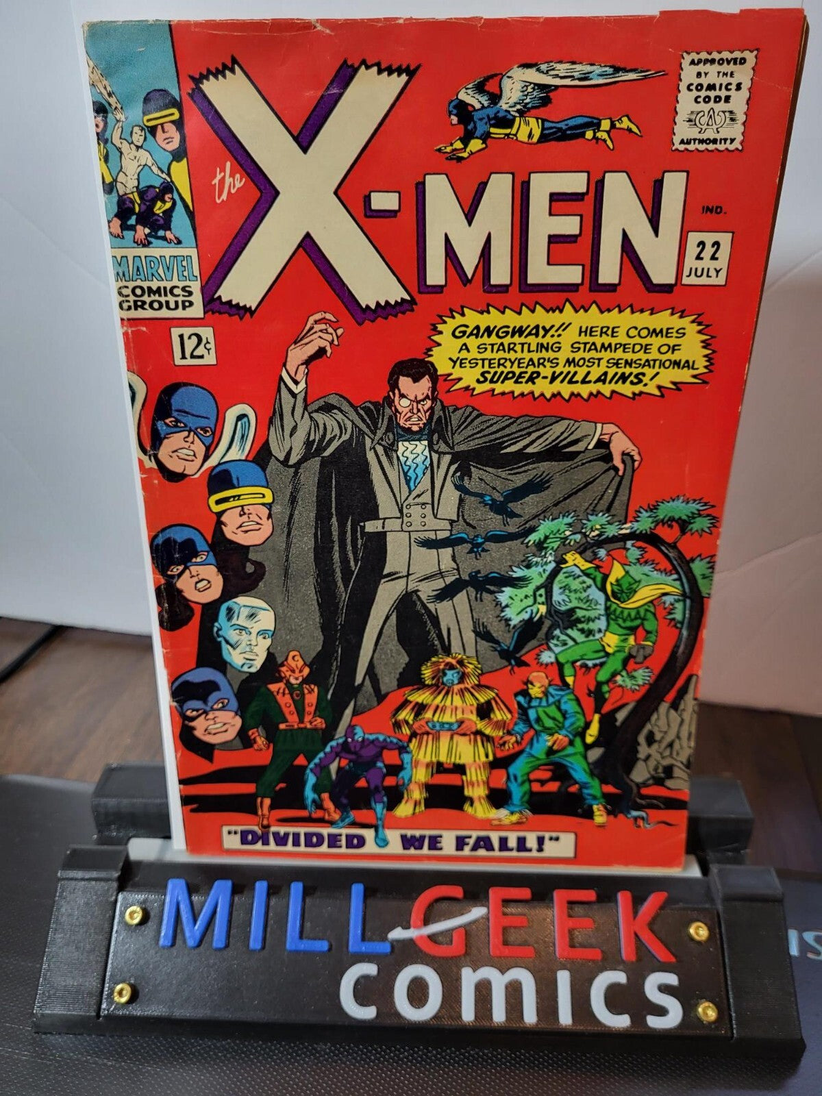 X-Men #22 (Vol 1) "Divided -- We Fall!"  - VG Minus - 3.5
