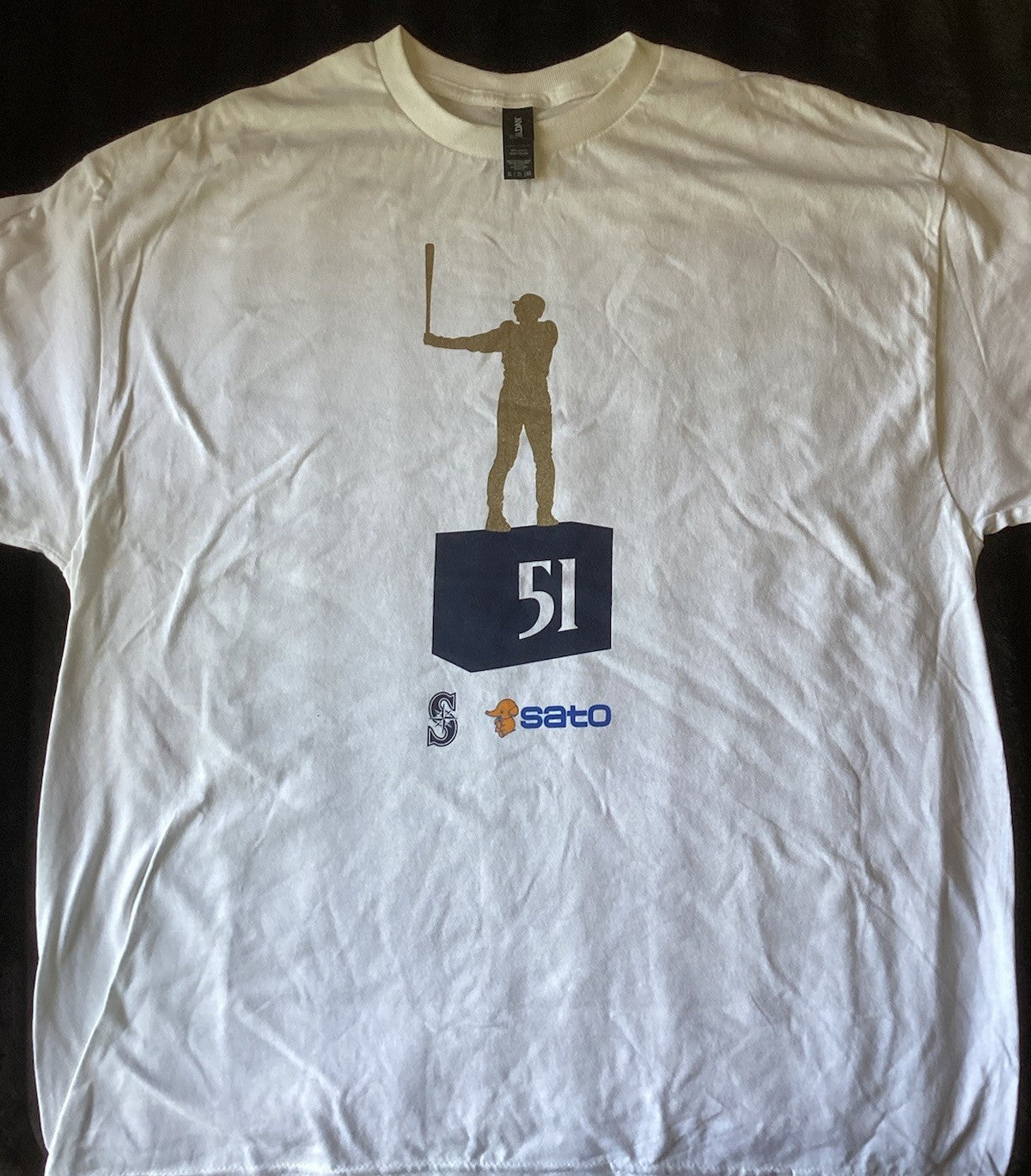 Seattle Mariners - Ichiro Suzuki Statue T-Shirt - Size XL SGA 04/12/26