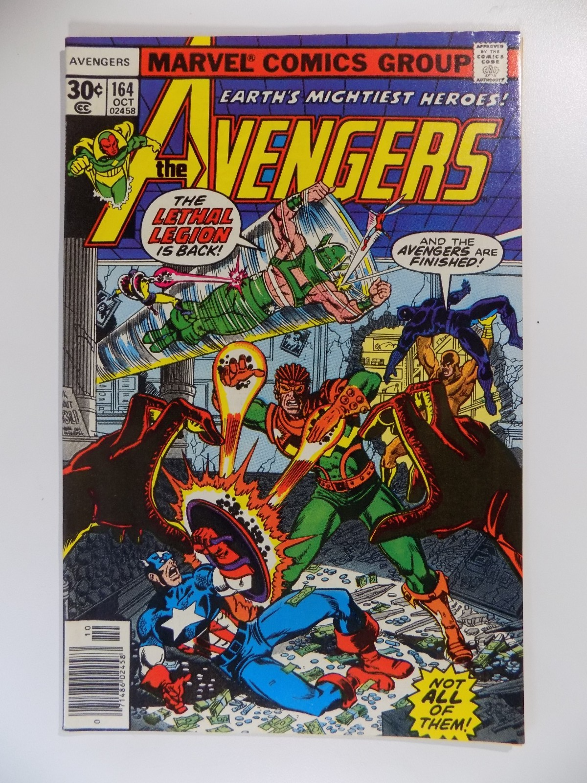 Avengers #164 Marvel Comic October 1977 Very Fine