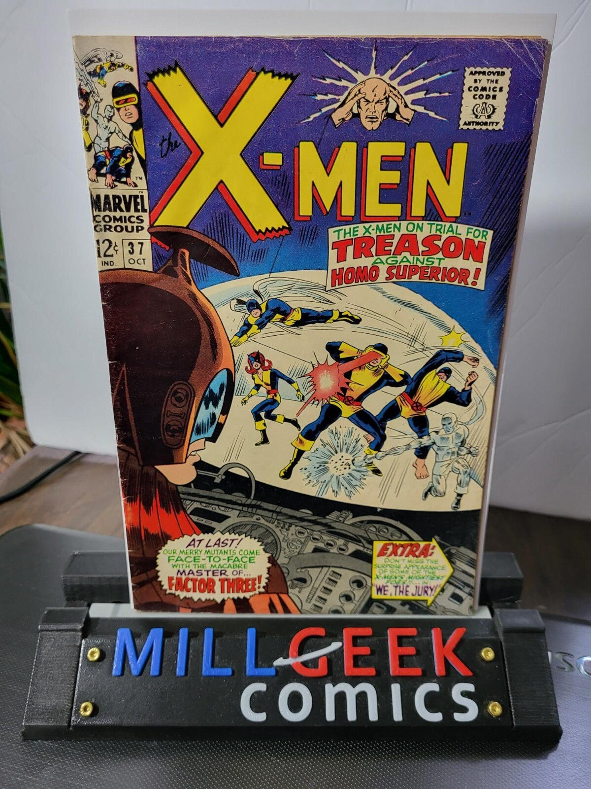 X-Men #37 (Vol 1) "We, the Jury..."  Very Good - 4.0