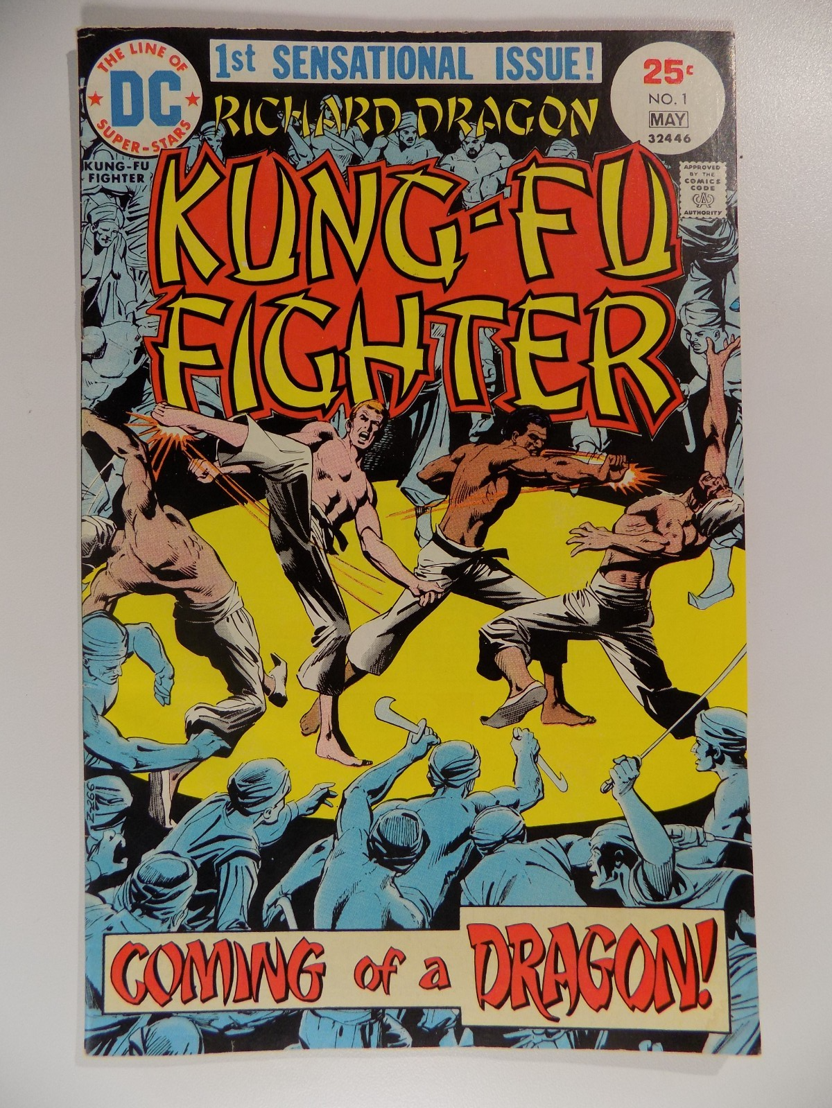 Kung-Fu Fighter #1 Richard Dragon DC Comic May 1975 Very Fine