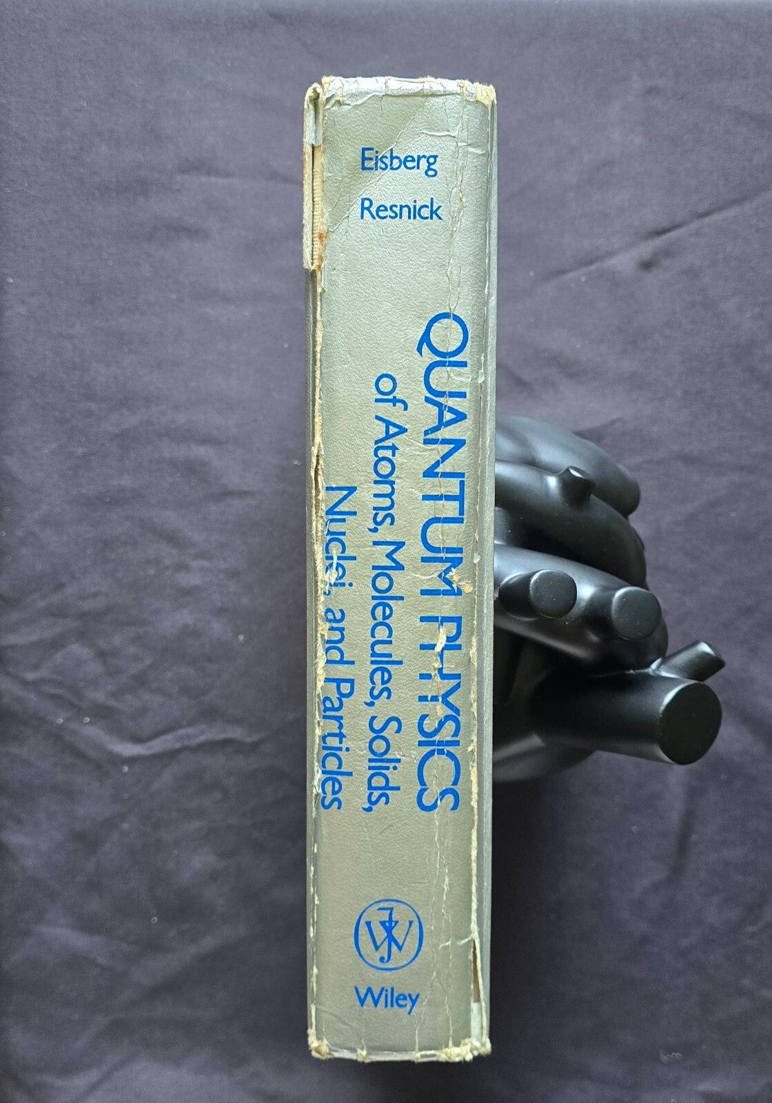 Quantum Physics of Atoms, Molecules, Solids, Nuclei, and Particles (1974) JD