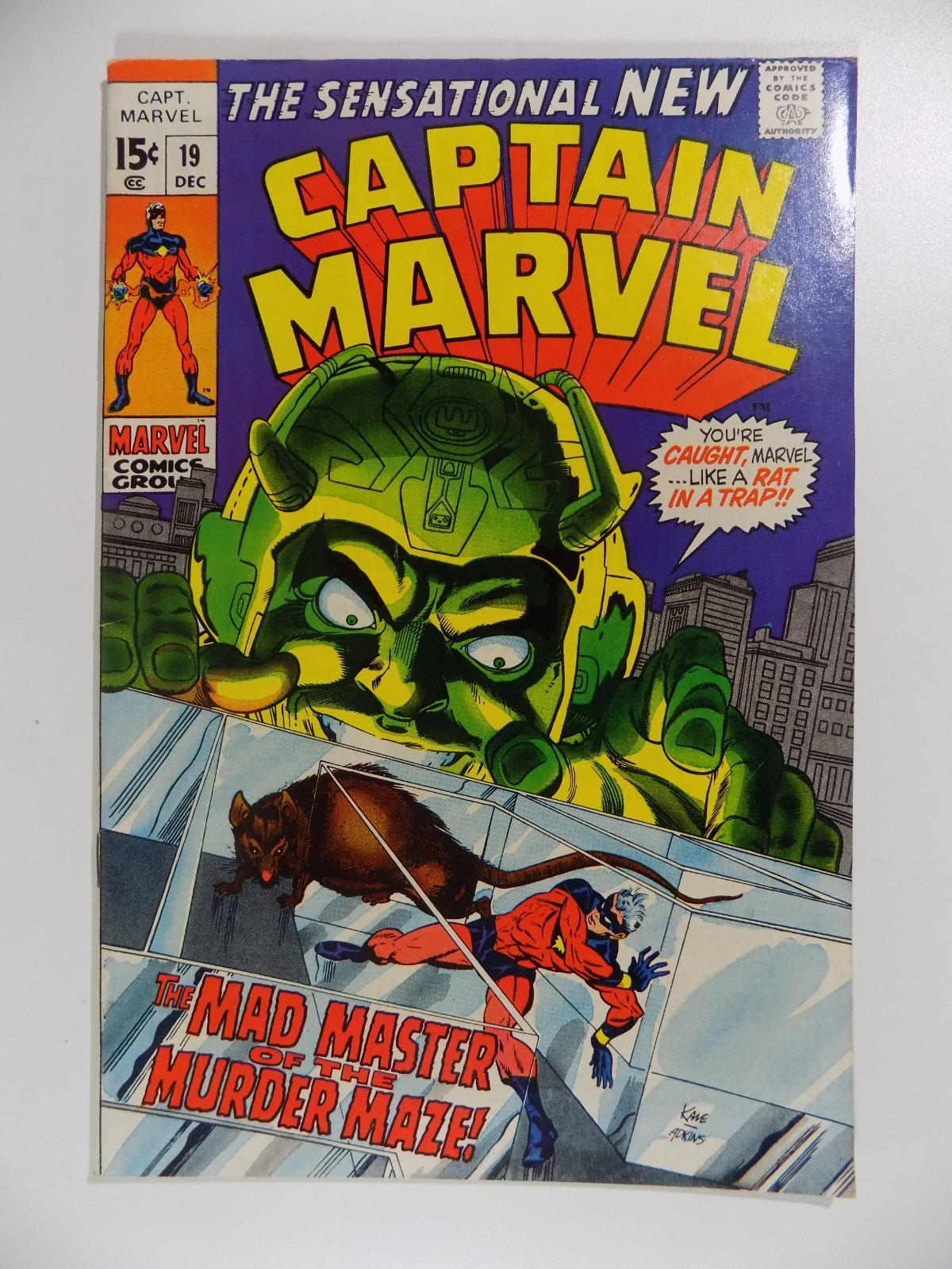 Captain Marvel #19 Marvel Comic December 1969 Very Fine