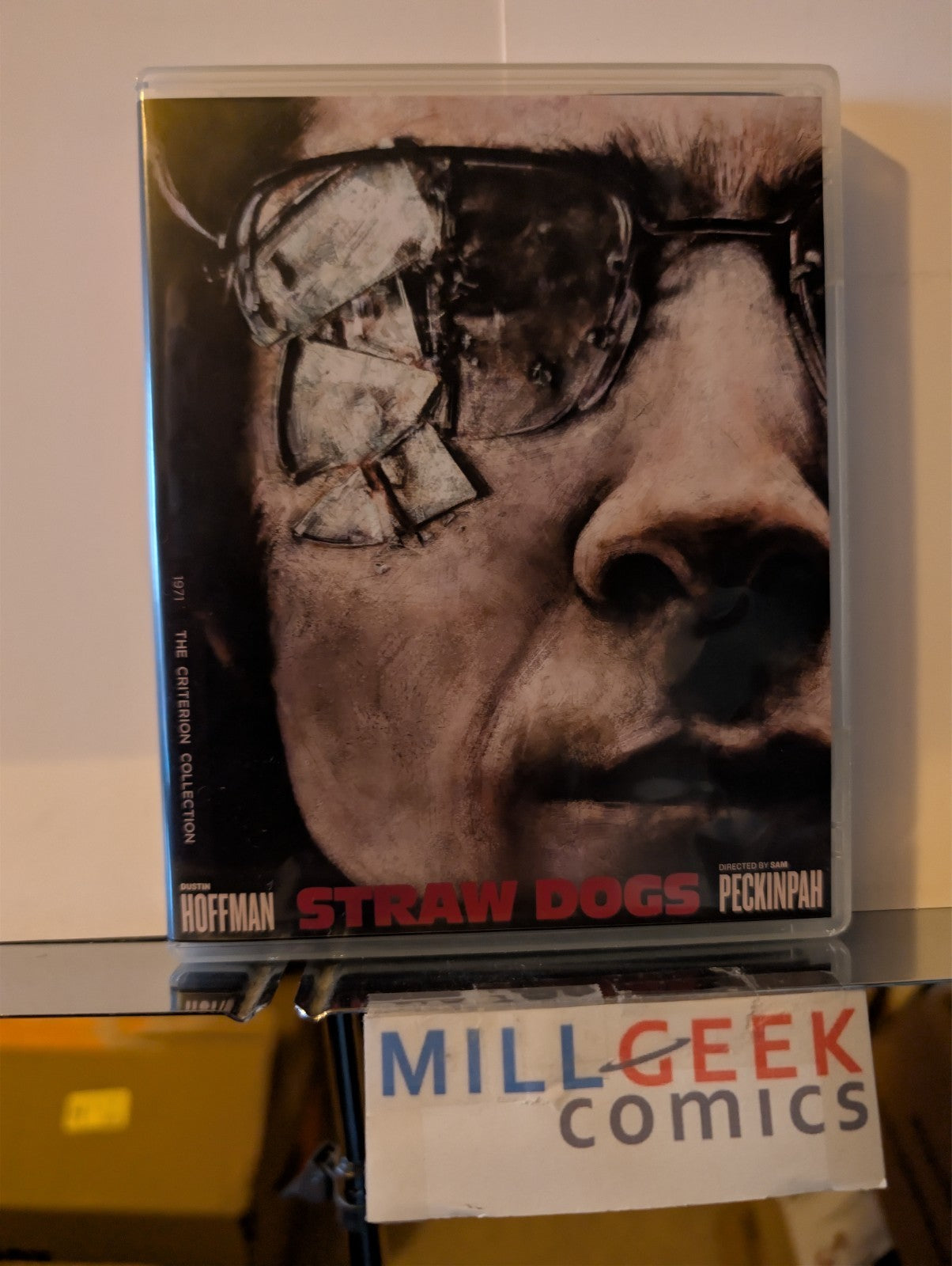 Straw Dogs, Criterion Collection (Blu-Ray) Like New -JD