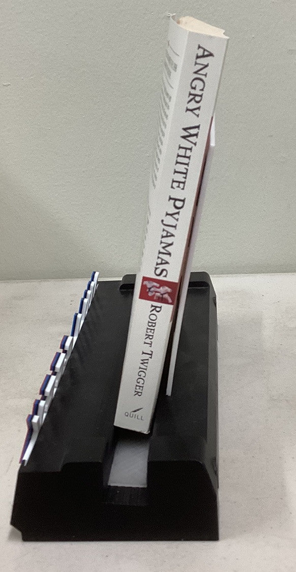 Angry White Pyjamas: A Scrawny Oxford Poet Takes Lessons from the Tokyo… -JD